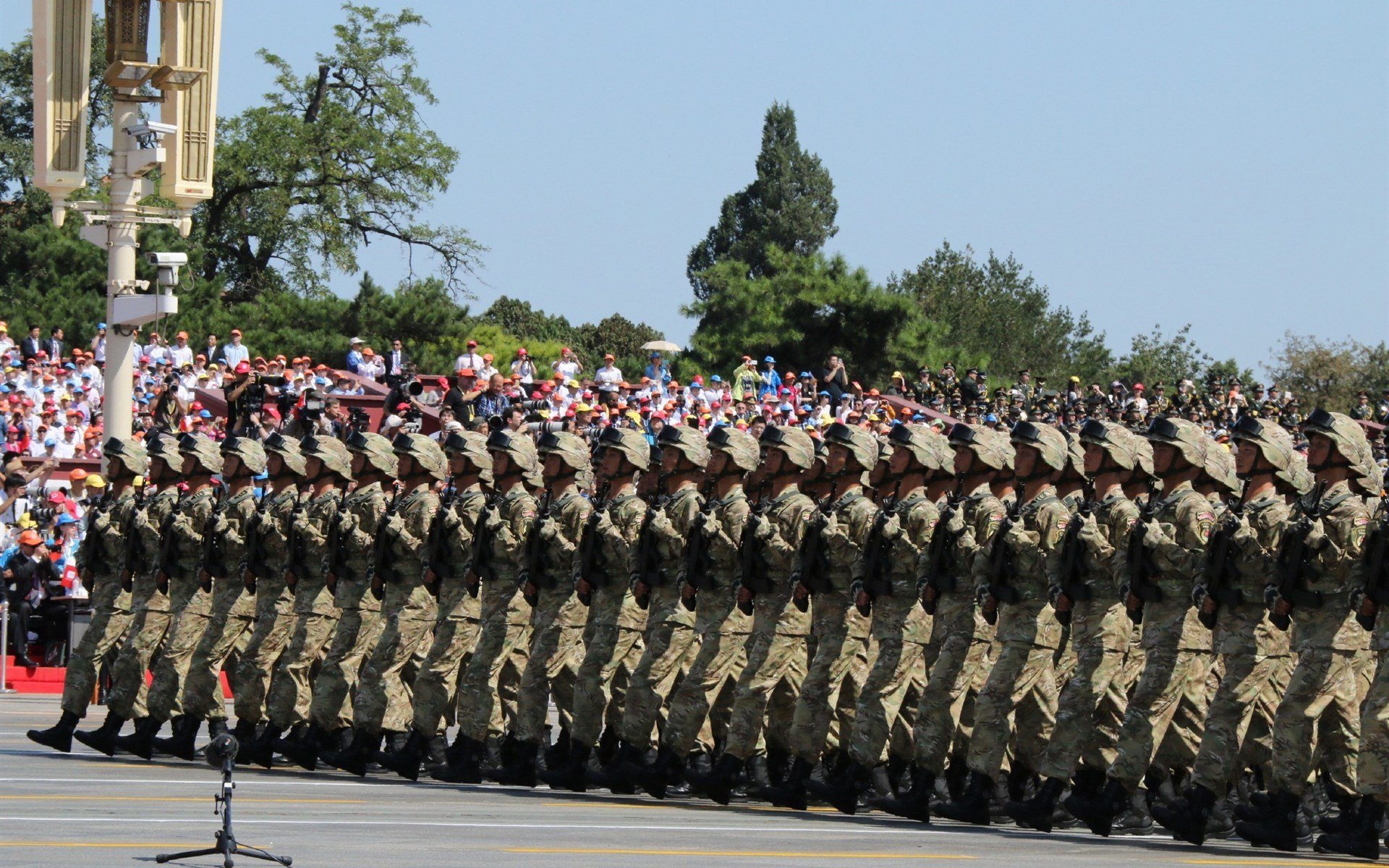 布莱顿边路渗透迅速,海鸥军团期待突破防线,英国布莱顿海滩简介