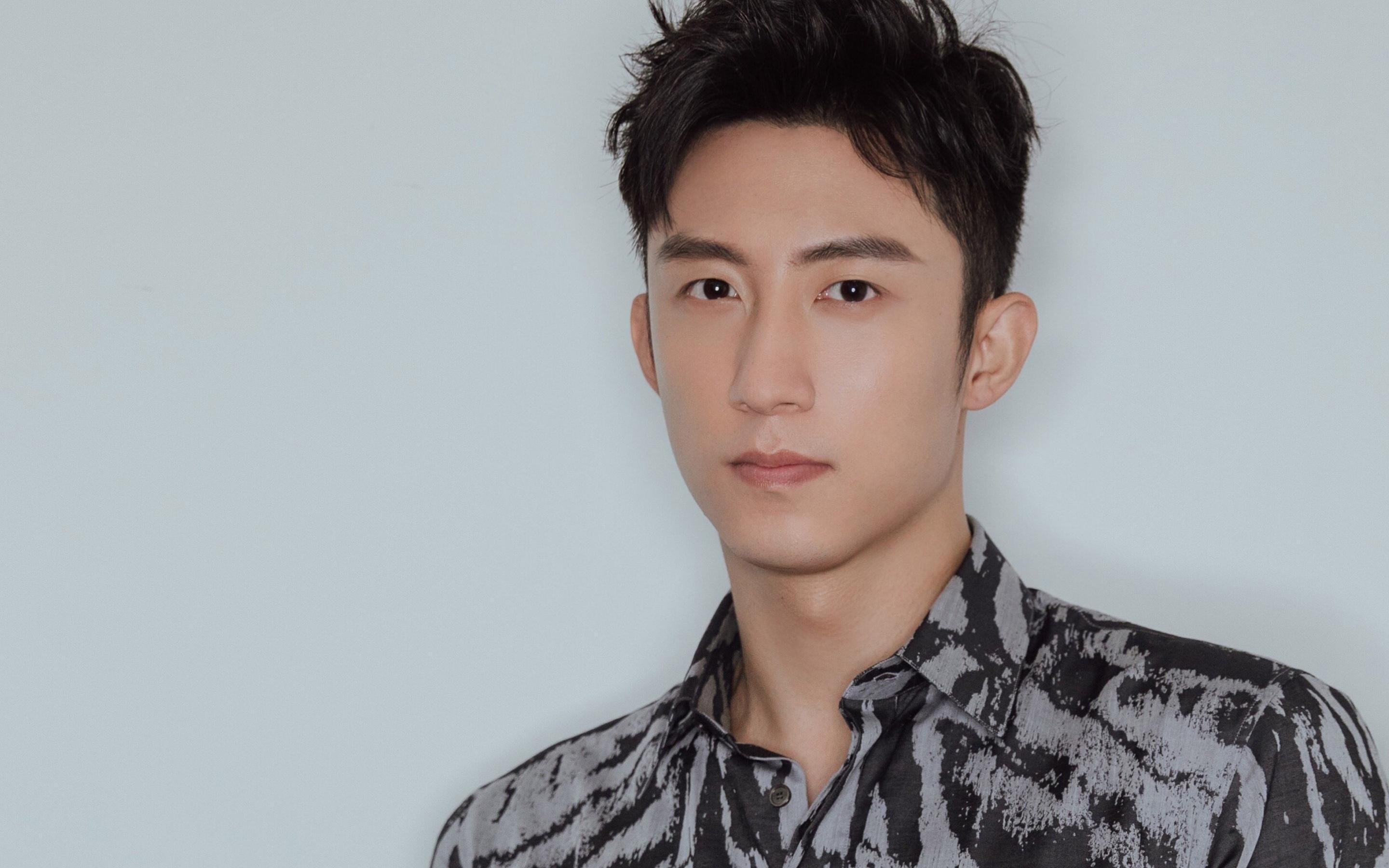 西布朗攻守兼备,铝土矿工全力抢分,西布朗 老板