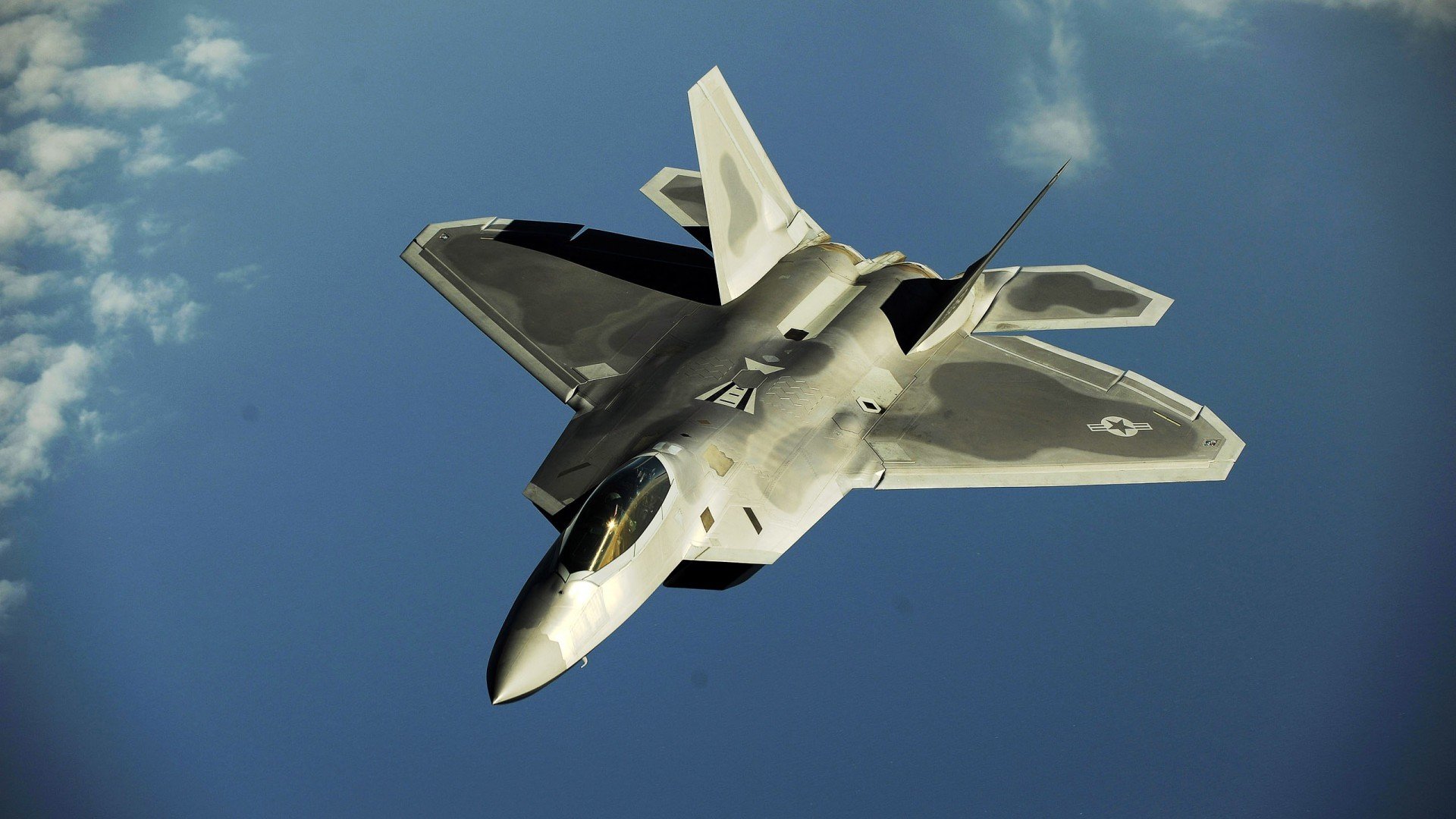 西布朗边路传中威胁大，铝土矿工拼抢关键分，西布朗外号