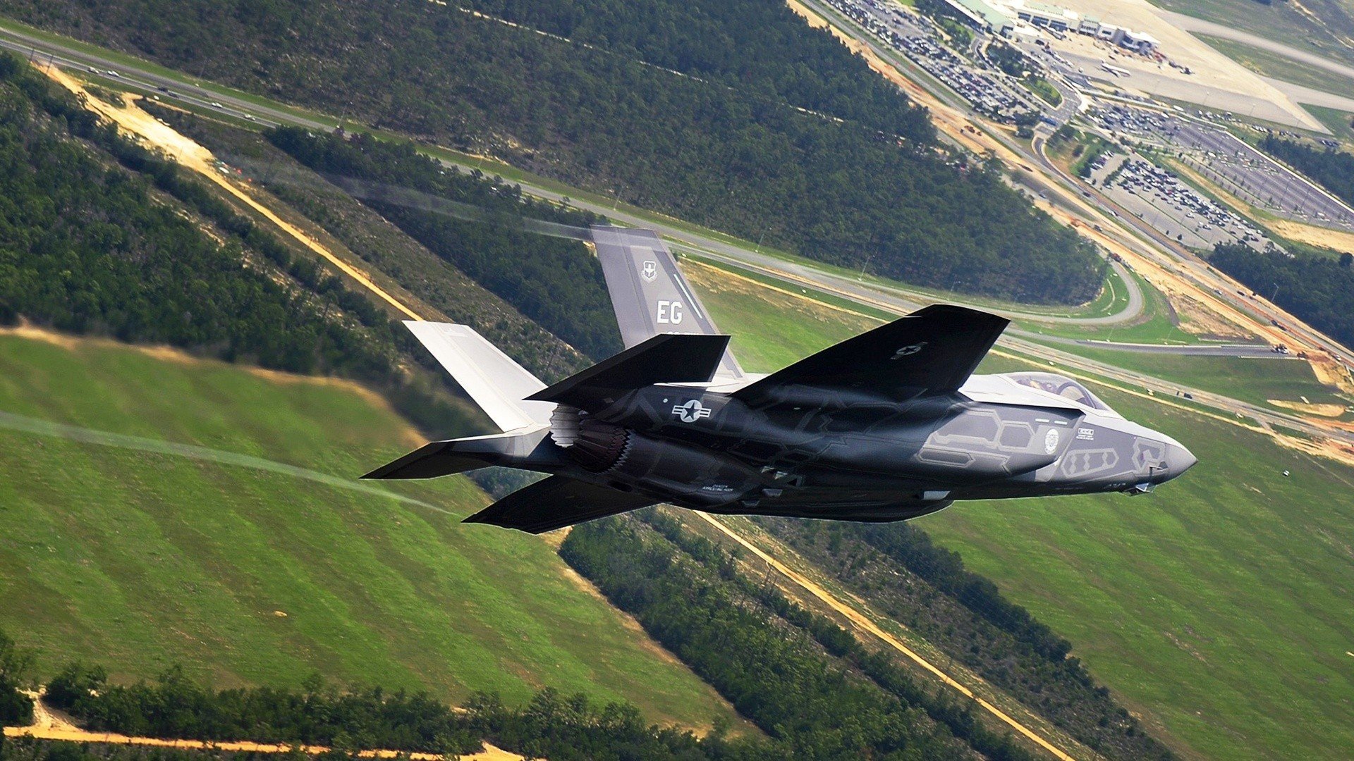 中国米兰官方-瑞安的防守站位精准，成为全黑队防线的重要一环，瑞安市足球比赛