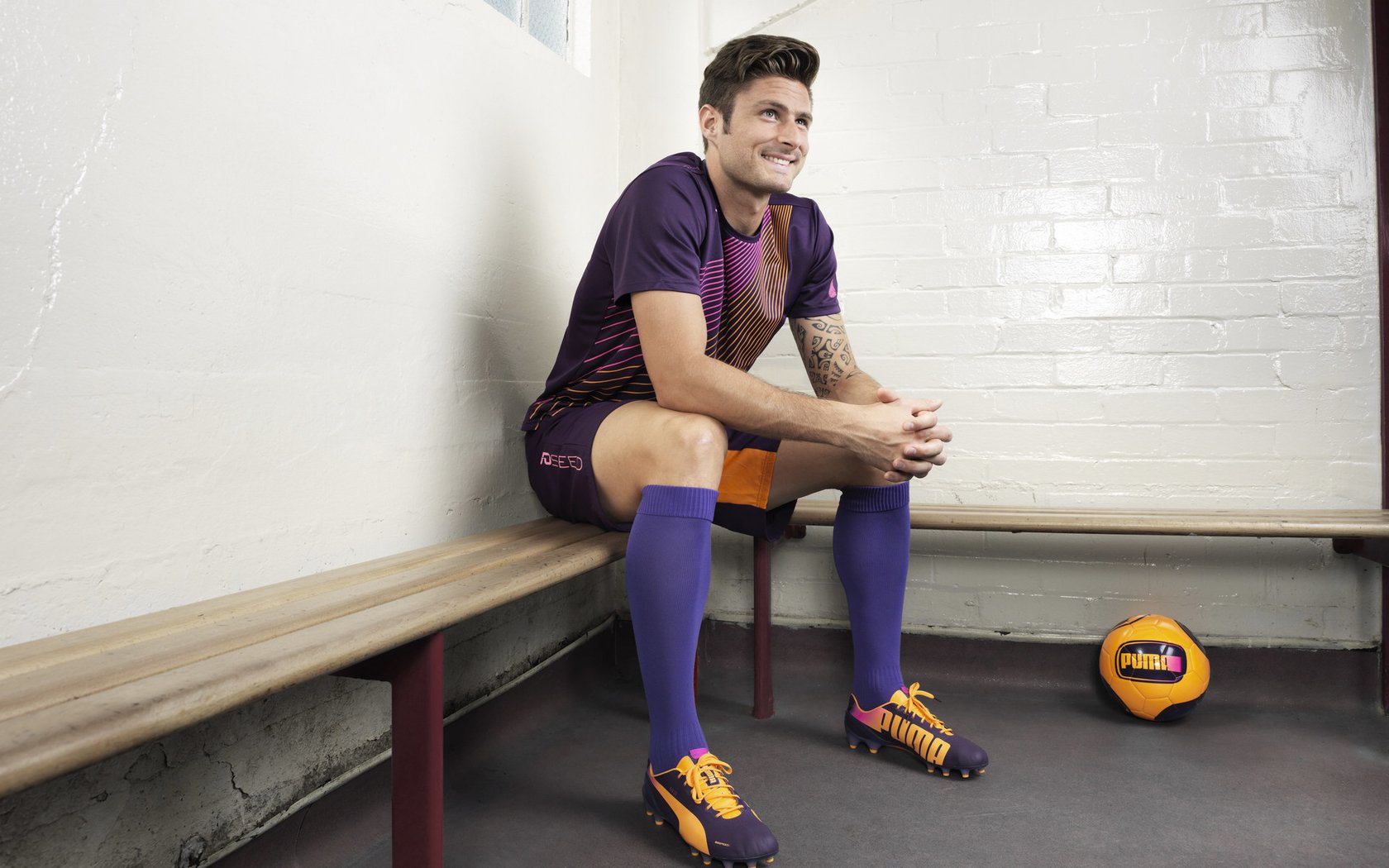 米兰体育平台-《镜报》：荷兰女足在预选赛中与法国队激战，荷兰女足首发阵容