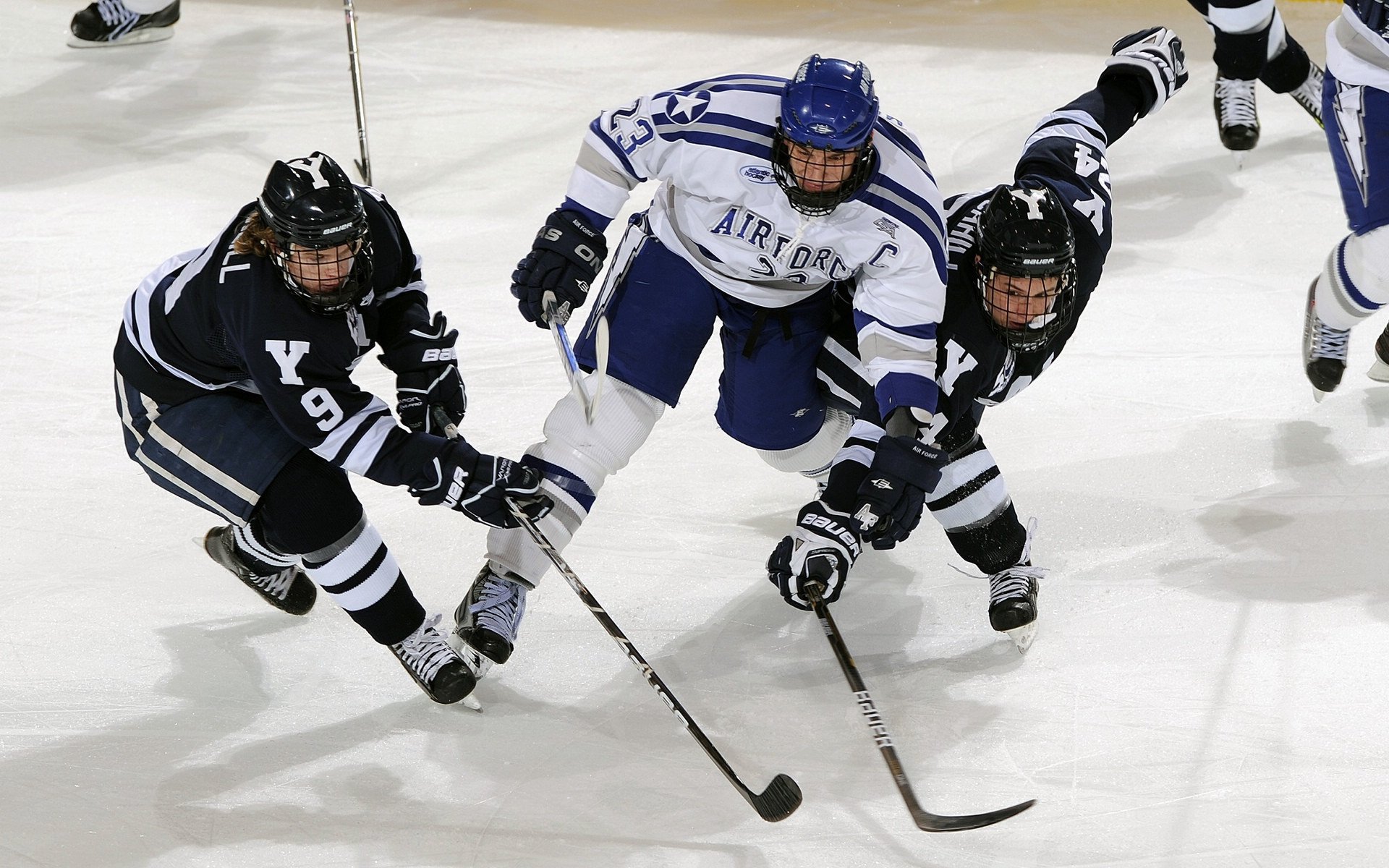 米兰体育入口-以“足球+科技”双轮驱动，探索智慧青训新模式，青年足球训练