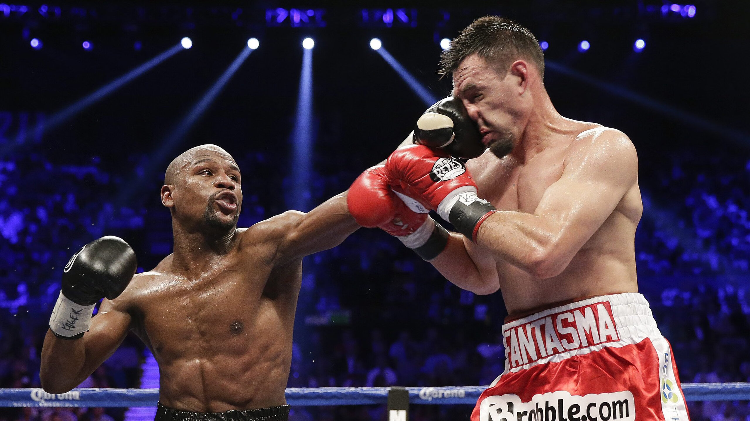 赛车特技表演，极限动作震撼全场，赛车特技有哪些